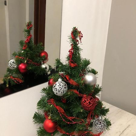 Modern Red Apartment إلفيف المظهر الخارجي الصورة