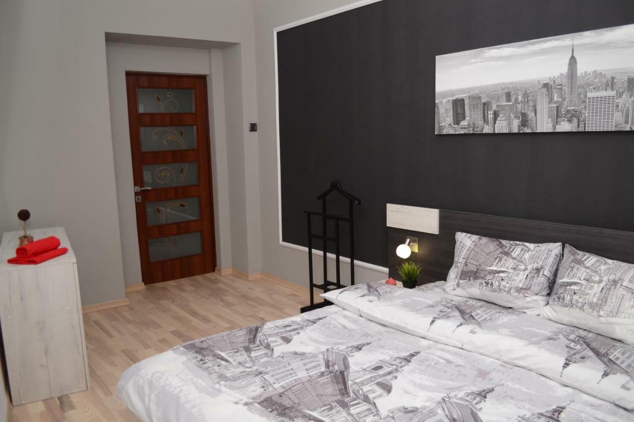 Modern Red Apartment إلفيف المظهر الخارجي الصورة