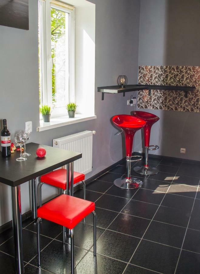 Modern Red Apartment إلفيف المظهر الخارجي الصورة